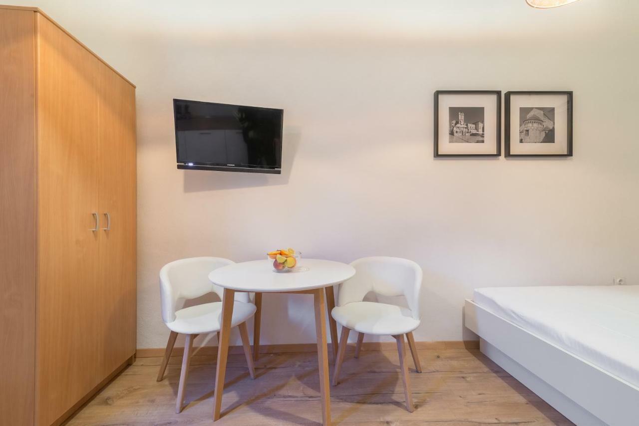 Studios & Apartments Porto Zára Kültér fotó