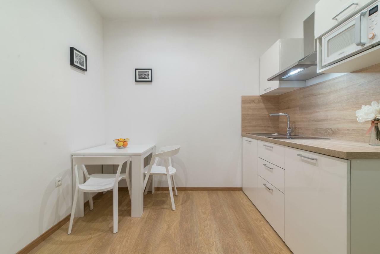 Studios & Apartments Porto Zára Kültér fotó