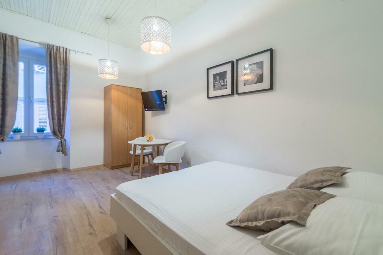 Studios & Apartments Porto Zára Kültér fotó