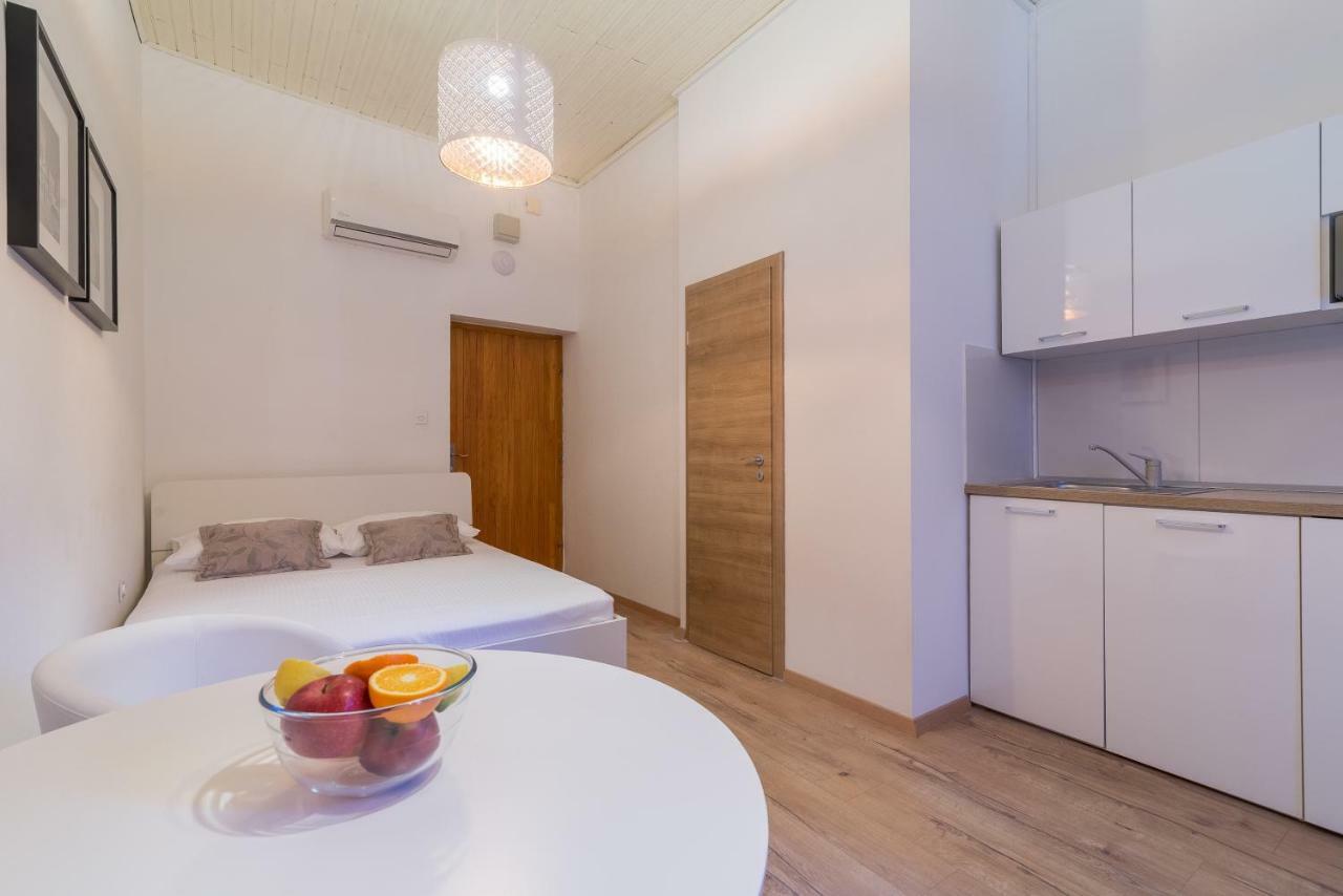 Studios & Apartments Porto Zára Kültér fotó